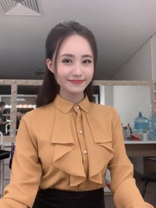 MC thời tiết mới của VTV xinh đẹp và có gu đời thường trái ngược hẳn khi lên sóng 53