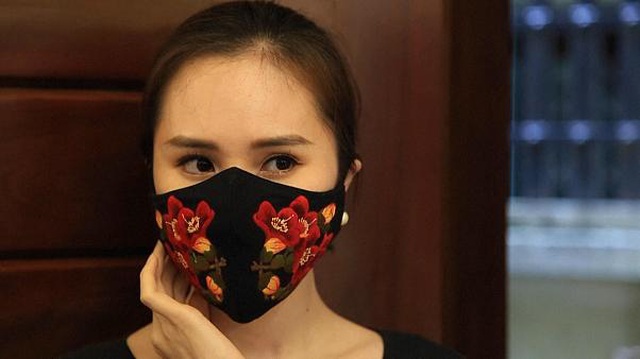 Khẩu trang thêu đắt khách: Báo chí nước ngoài cũng nức nở khen ngợi 4 Khẩu trang thêu đắt khách: Báo chí nước ngoài cũng nức nở khen ngợi 4