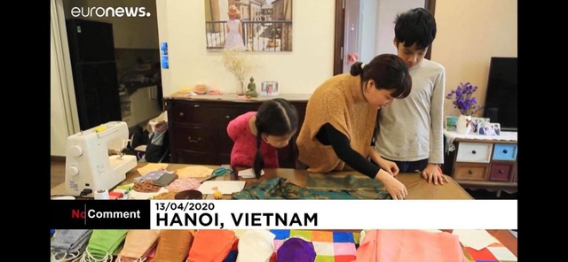Khẩu trang thêu đắt khách: Báo chí nước ngoài cũng nức nở khen ngợi 1 Khẩu trang thêu đắt khách: Báo chí nước ngoài cũng nức nở khen ngợi 1